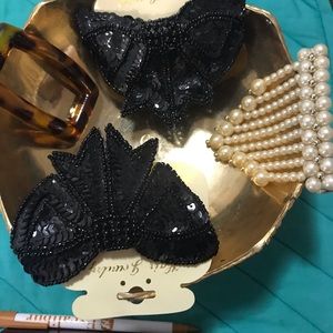 -💥3/$13.00💥VTG:Four hair clips/ 2 in black sequins NWT/